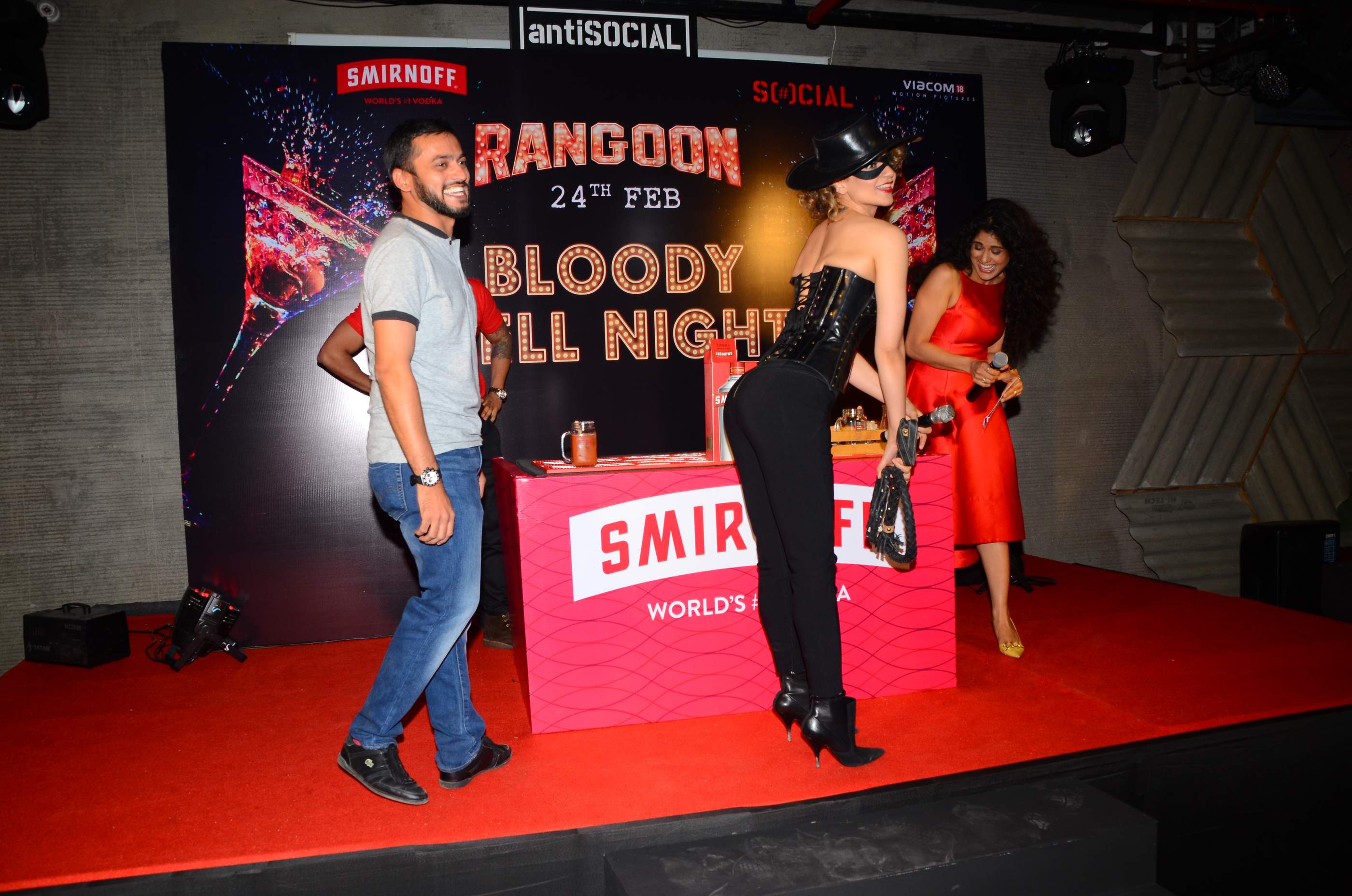 Kangana Ranaut Kangana Ranaut Turns Bartender | Bloody Hell Cocktail | Photo Stills Kangana Coktail 37